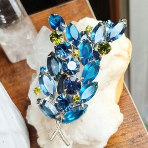Vintage Verified Juliana D&E Large Leaf Rhinestone Brooch Pin